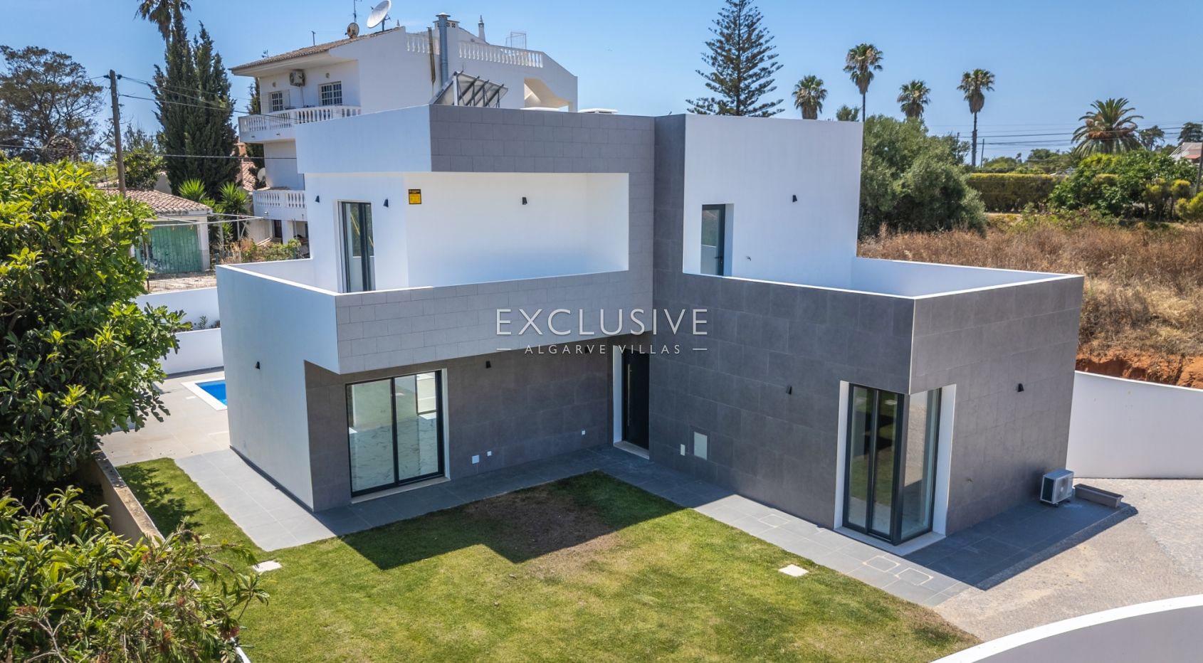 Moderne Villa mit 3+1 Schlafzimmern, Pool und Garten in Lagos an der Algarve