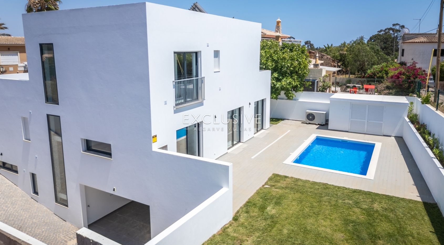 Moderne Villa mit 3+1 Schlafzimmern, Pool und Garten in Lagos an der Algarve