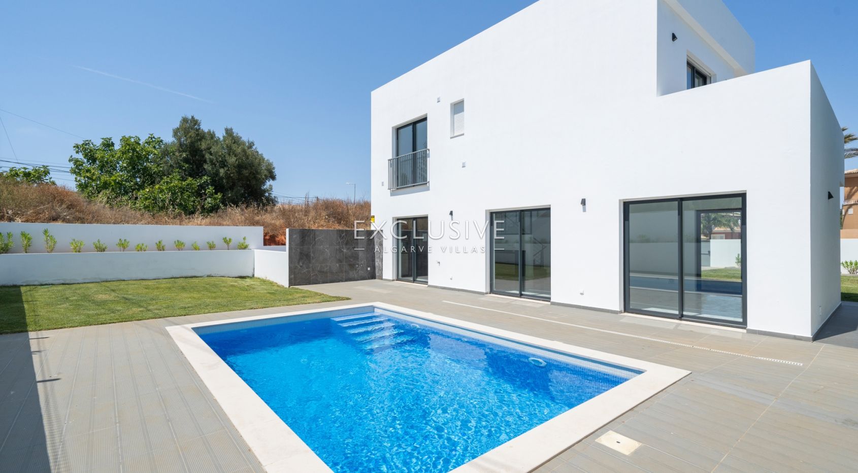 Moderne Villa mit 3+1 Schlafzimmern, Pool und Garten in Lagos an der Algarve