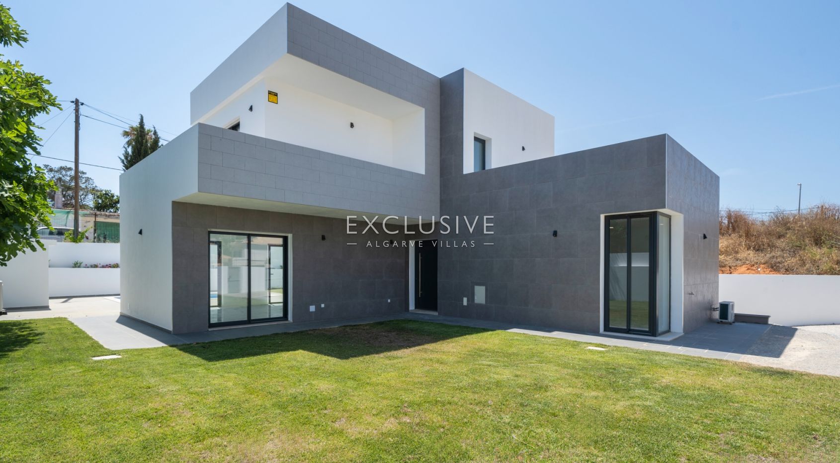 Moderne Villa mit 3+1 Schlafzimmern, Pool und Garten in Lagos an der Algarve