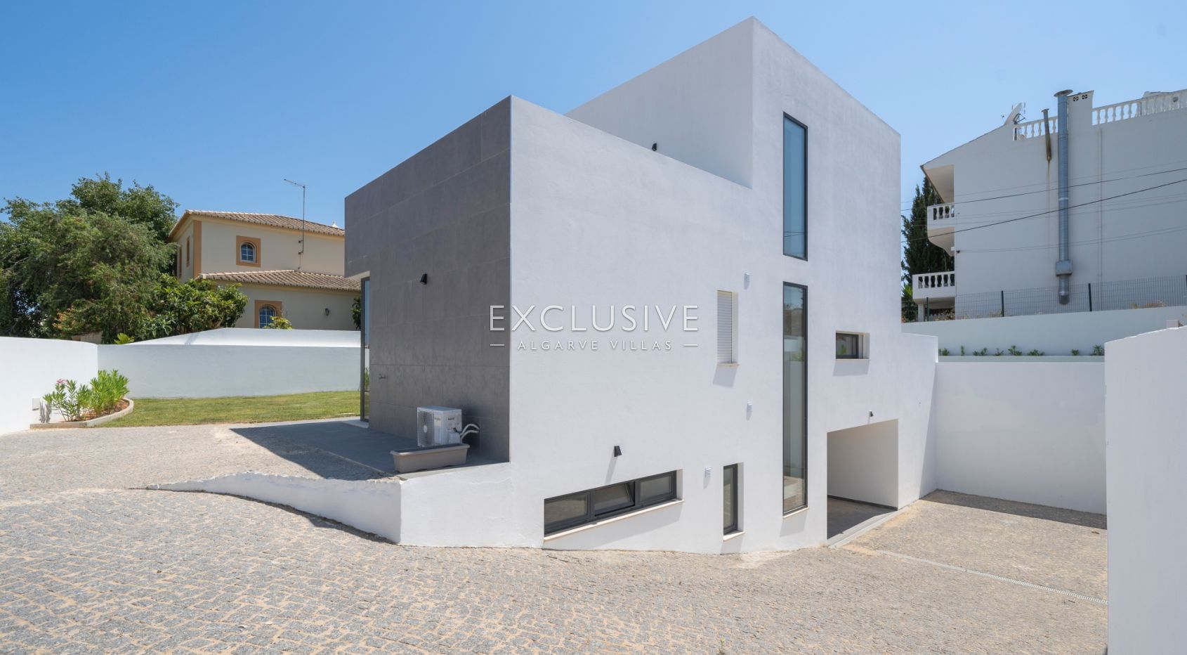 Moderne Villa mit 3+1 Schlafzimmern, Pool und Garten in Lagos an der Algarve