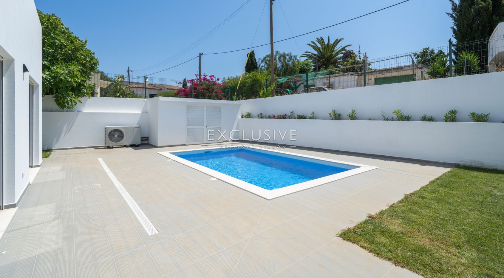 Moderne Villa mit 3+1 Schlafzimmern, Pool und Garten in Lagos an der Algarve