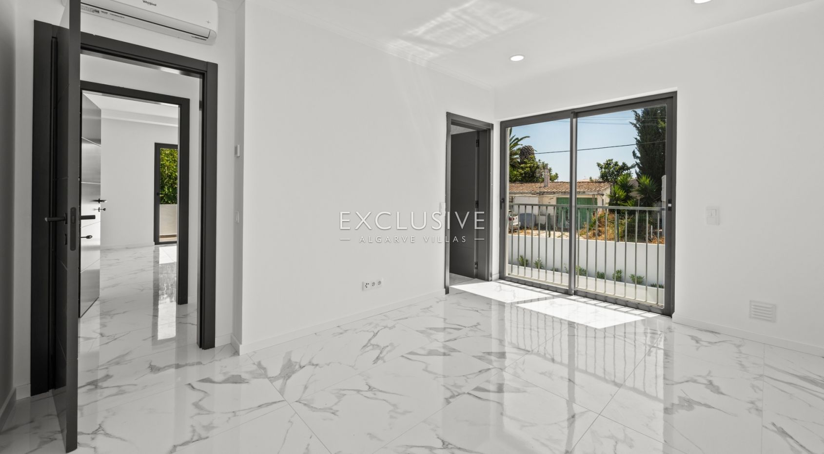 Moderne Villa mit 3+1 Schlafzimmern, Pool und Garten in Lagos an der Algarve