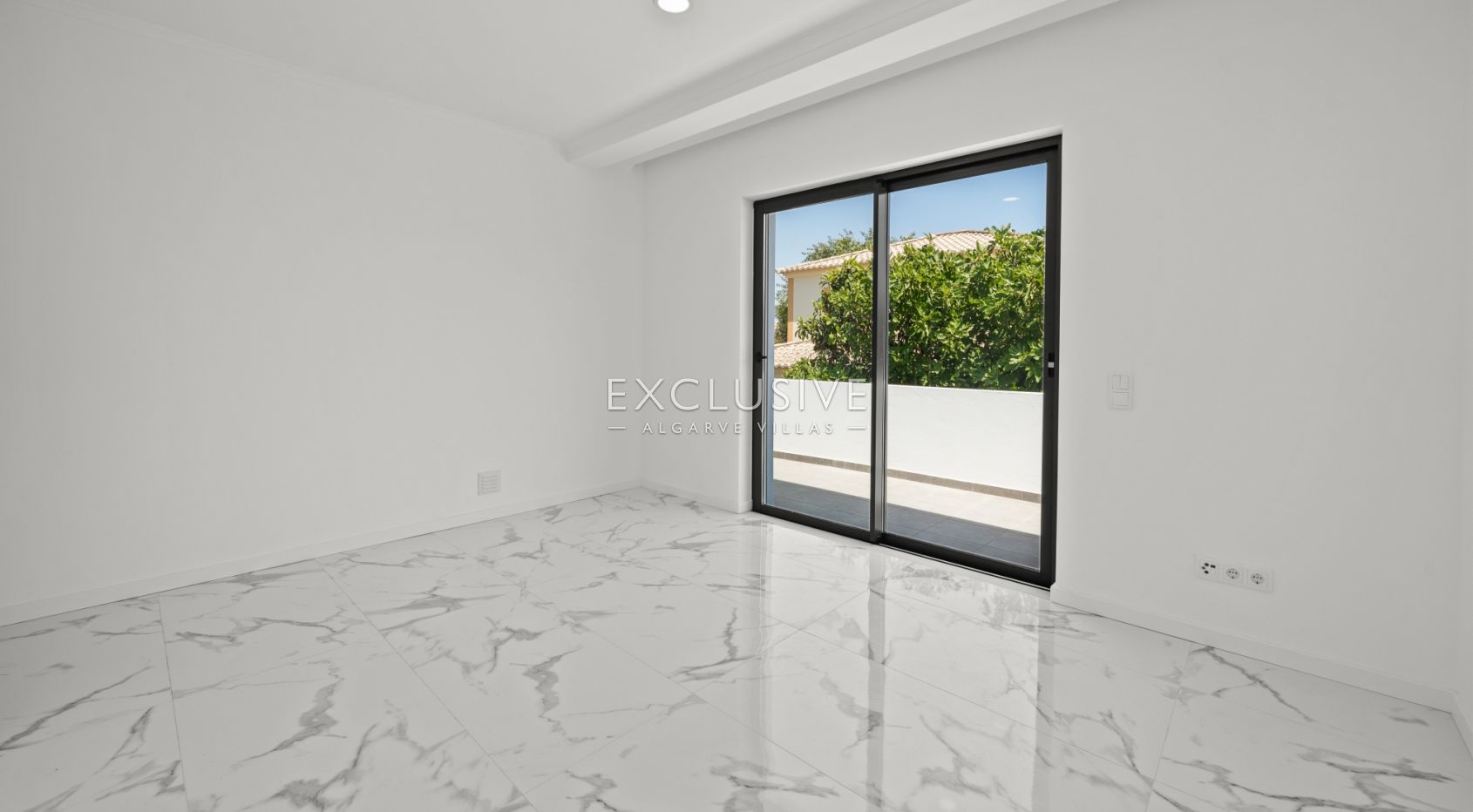 Moderne Villa mit 3+1 Schlafzimmern, Pool und Garten in Lagos an der Algarve