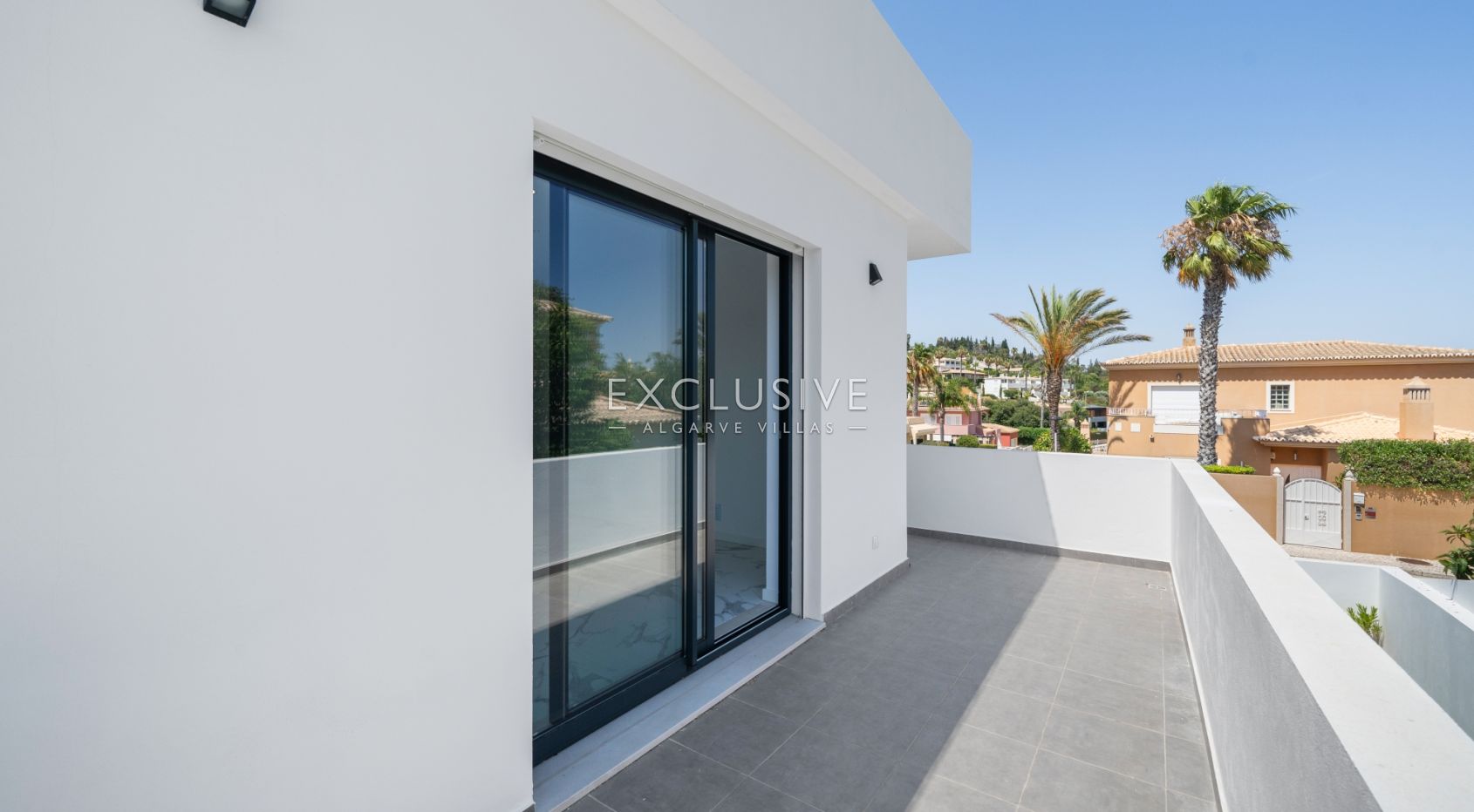 Moderne Villa mit 3+1 Schlafzimmern, Pool und Garten in Lagos an der Algarve