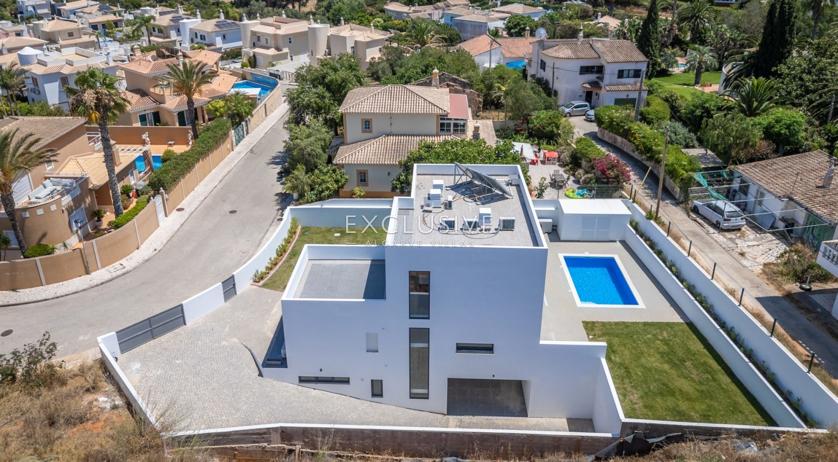 Moderne Villa mit 3+1 Schlafzimmern, Pool und Garten in Lagos an der Algarve