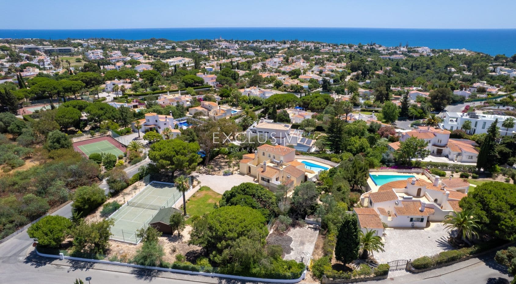 Villa mit 4 Schlafzimmern und Meerblick in Carvoeiro zu verkaufen, mit großem Garten, einschließlich