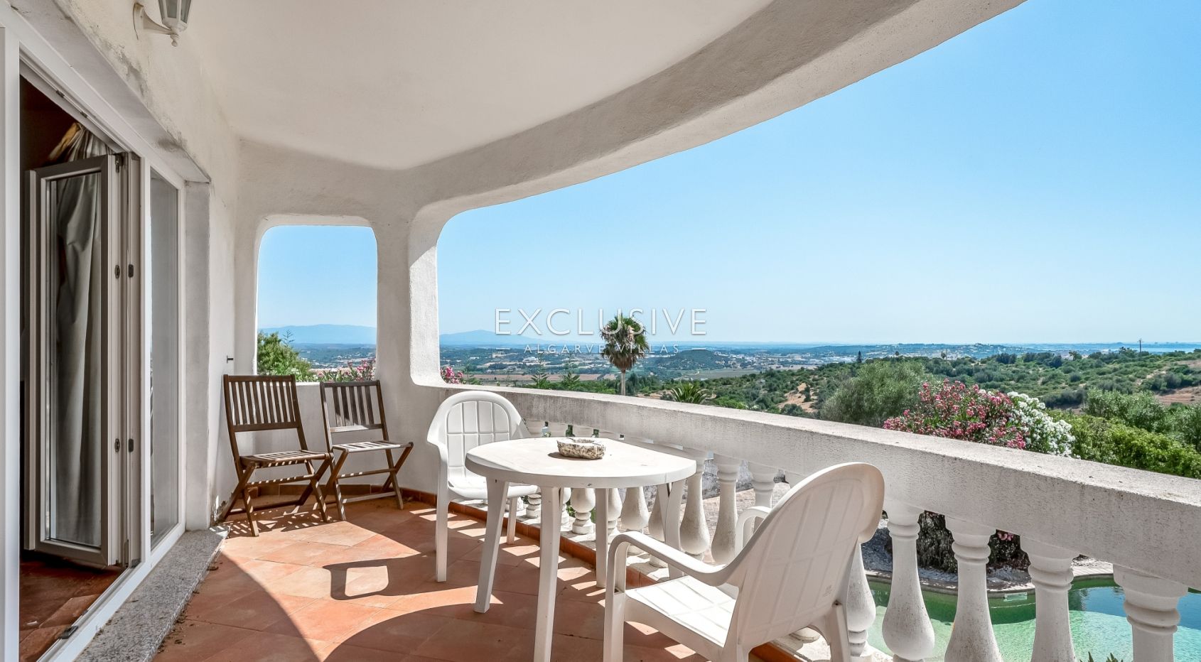 Renovierungsbedürftige Villa mit Meerblick in Falfeira, Lagos