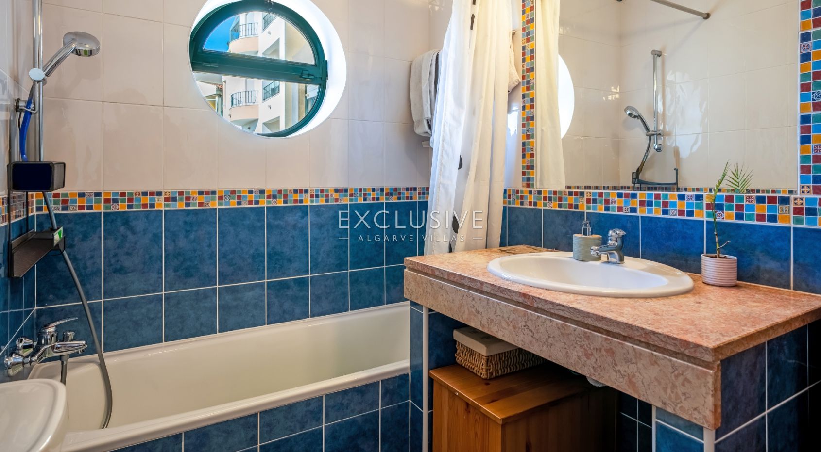 3-Zimmer-Wohnung mit Meerblick in Lagos an der Algarve, mit Garage und Aufzug