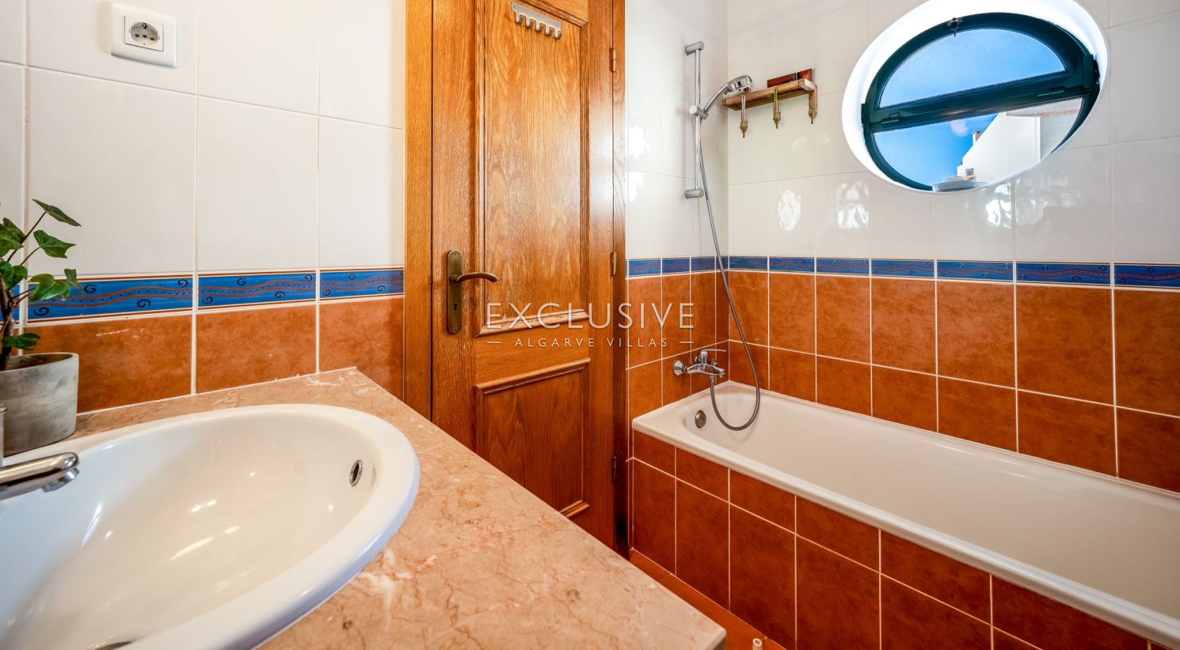 3-Zimmer-Wohnung mit Meerblick in Lagos an der Algarve, mit Garage und Aufzug
