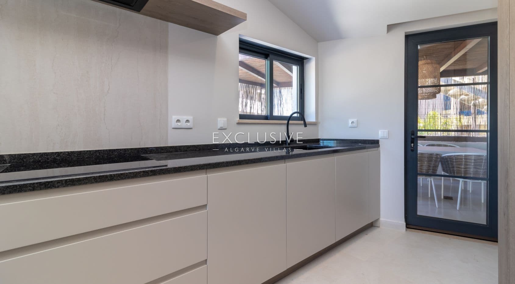 5 bedroom villa in Ferragudo - Walking distance to the beach