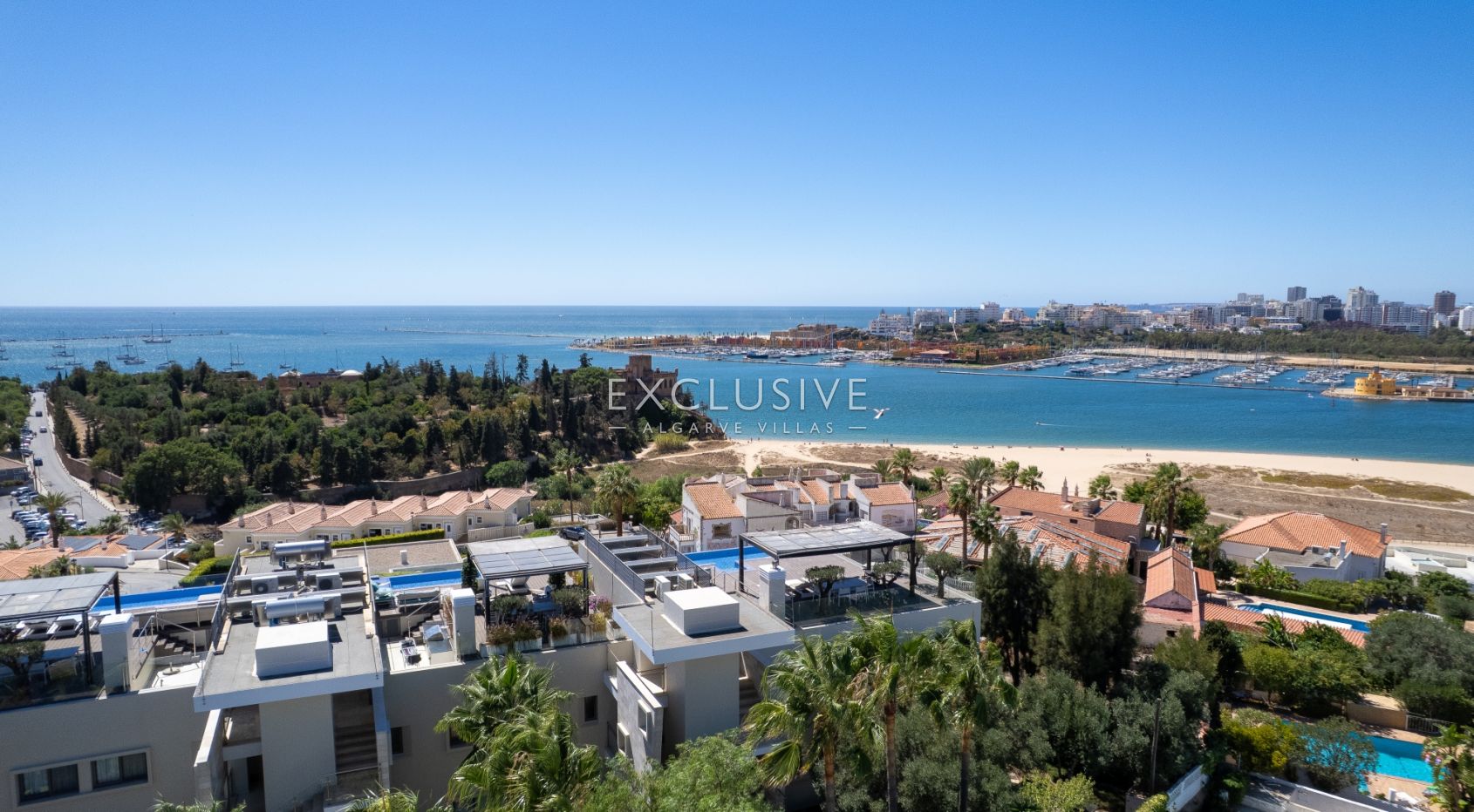 Luxury 3 bedroom seaview apartment with private pool near Ferragudo beach