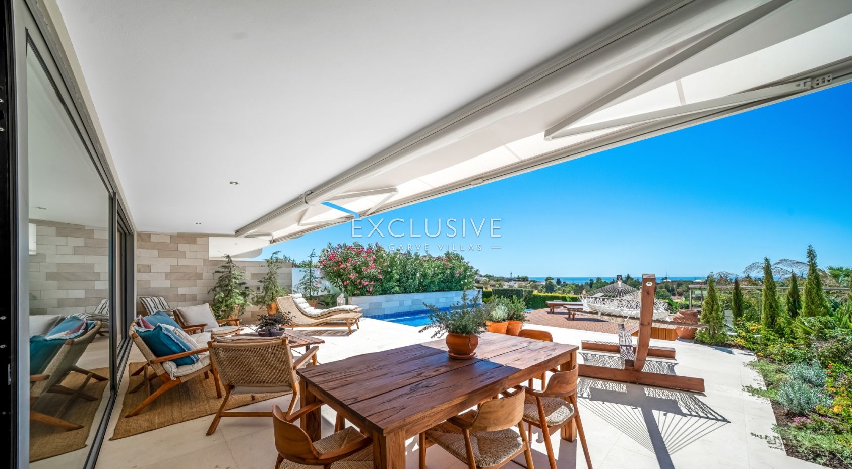 Luxury 3 bedroom seaview apartment with private pool near Ferragudo beach