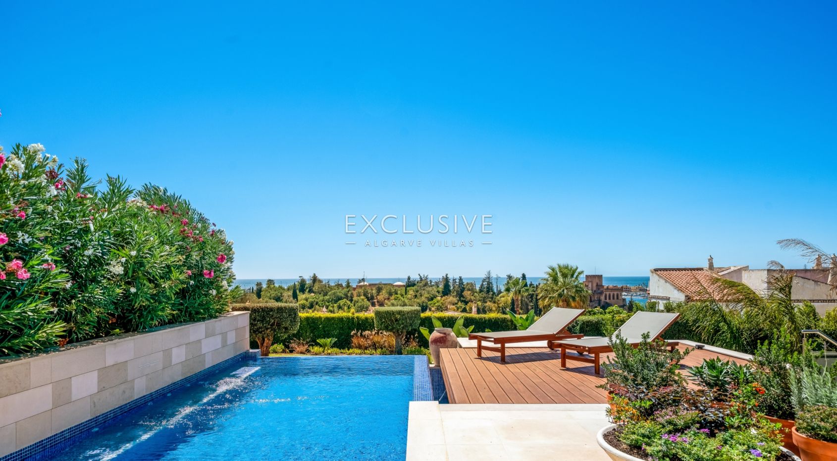 Luxury 3 bedroom seaview apartment with private pool near Ferragudo beach