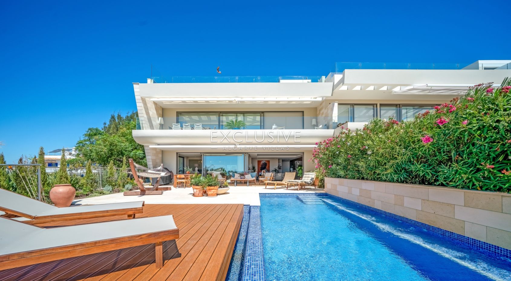 Luxury 3 bedroom seaview apartment with private pool near Ferragudo beach