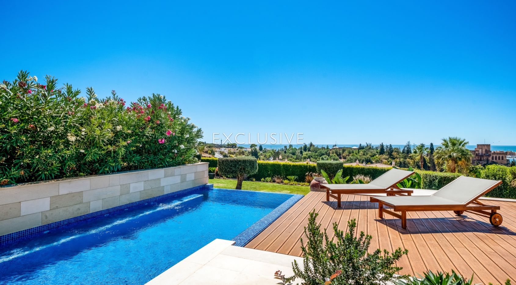 Luxury 3 bedroom seaview apartment with private pool near Ferragudo beach