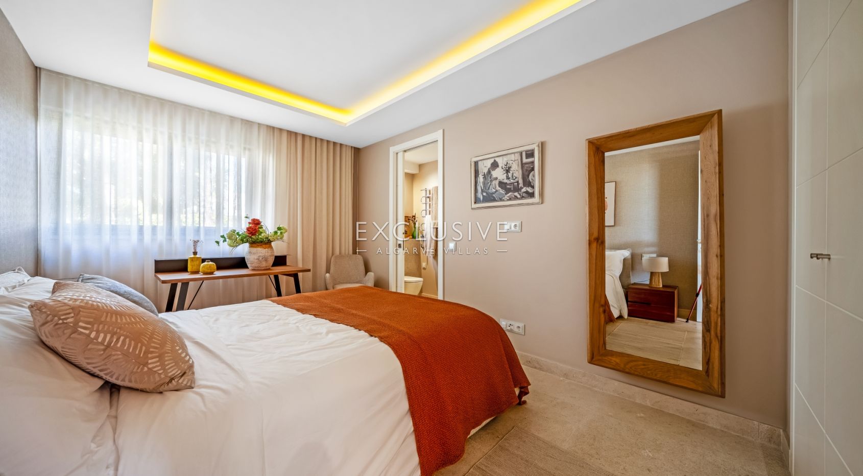 Luxury 3 bedroom seaview apartment with private pool near Ferragudo beach