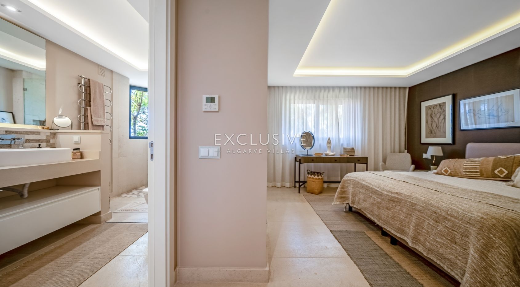 Luxury 3 bedroom seaview apartment with private pool near Ferragudo beach