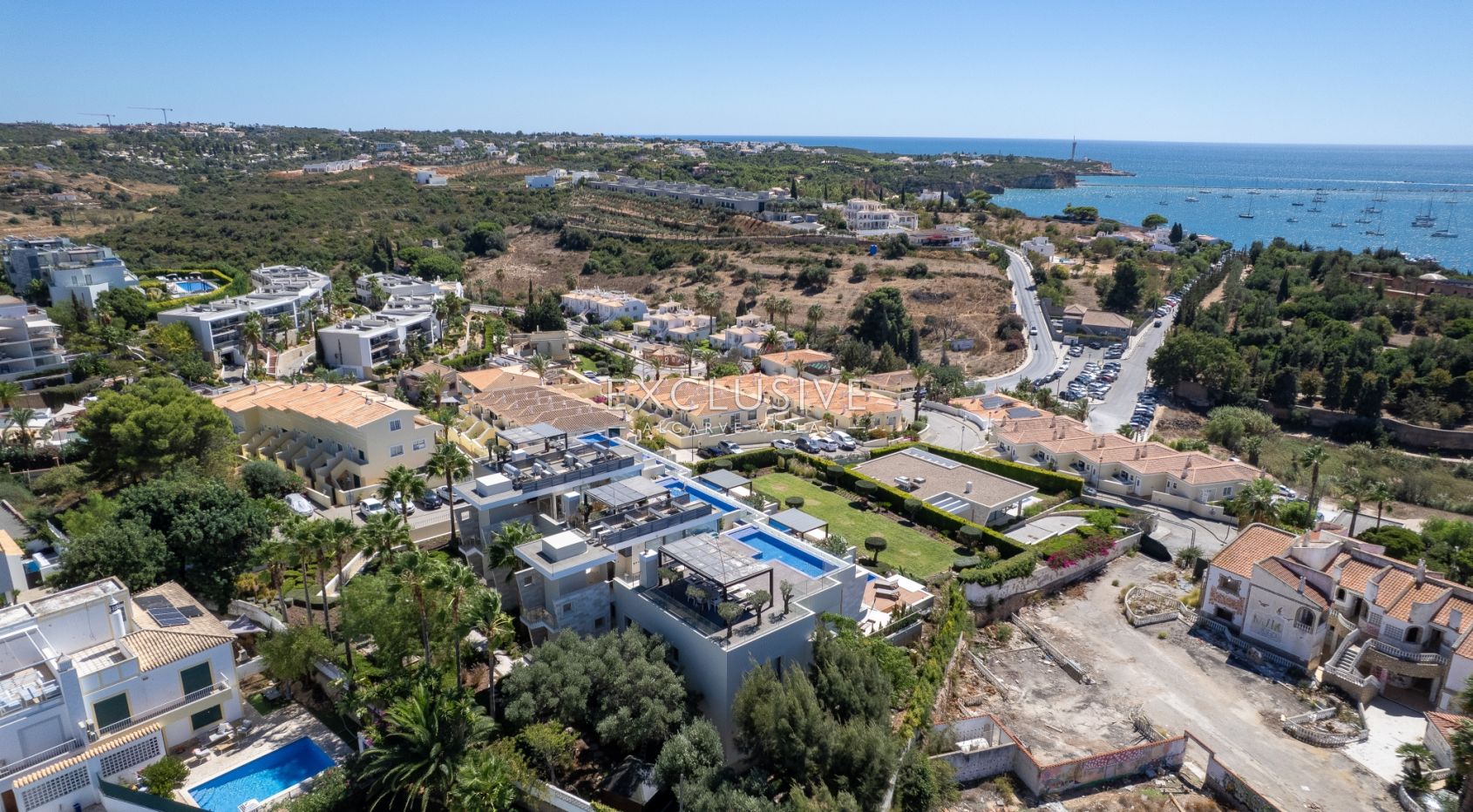 Luxury 3 bedroom seaview apartment with private pool near Ferragudo beach