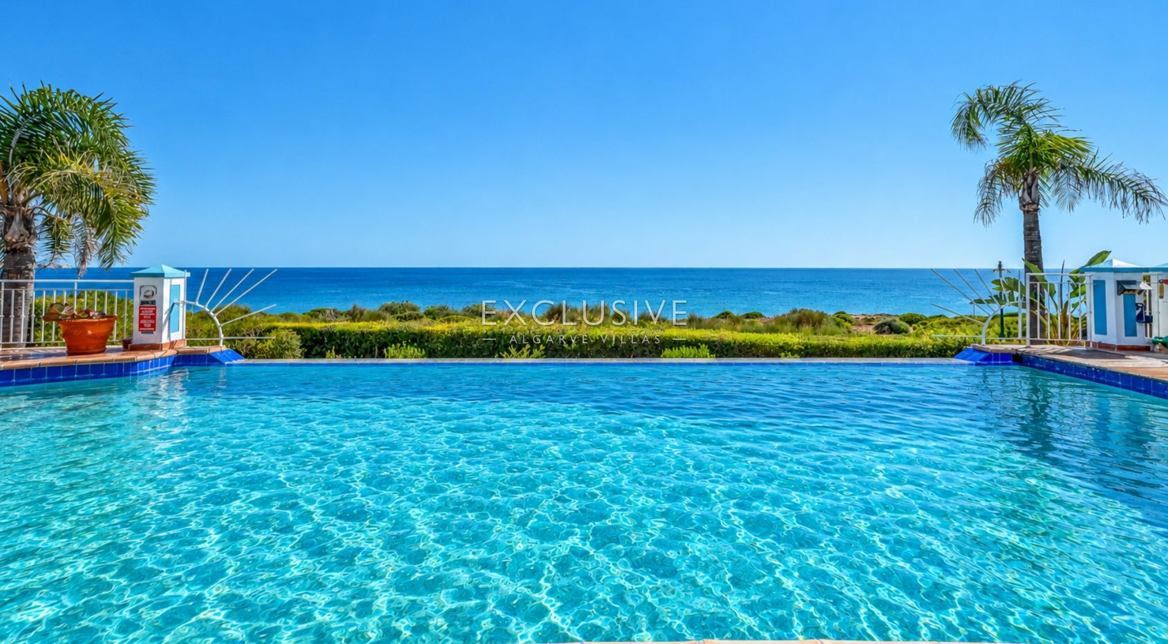 Sea front villa in Praia da Luz, Lagos