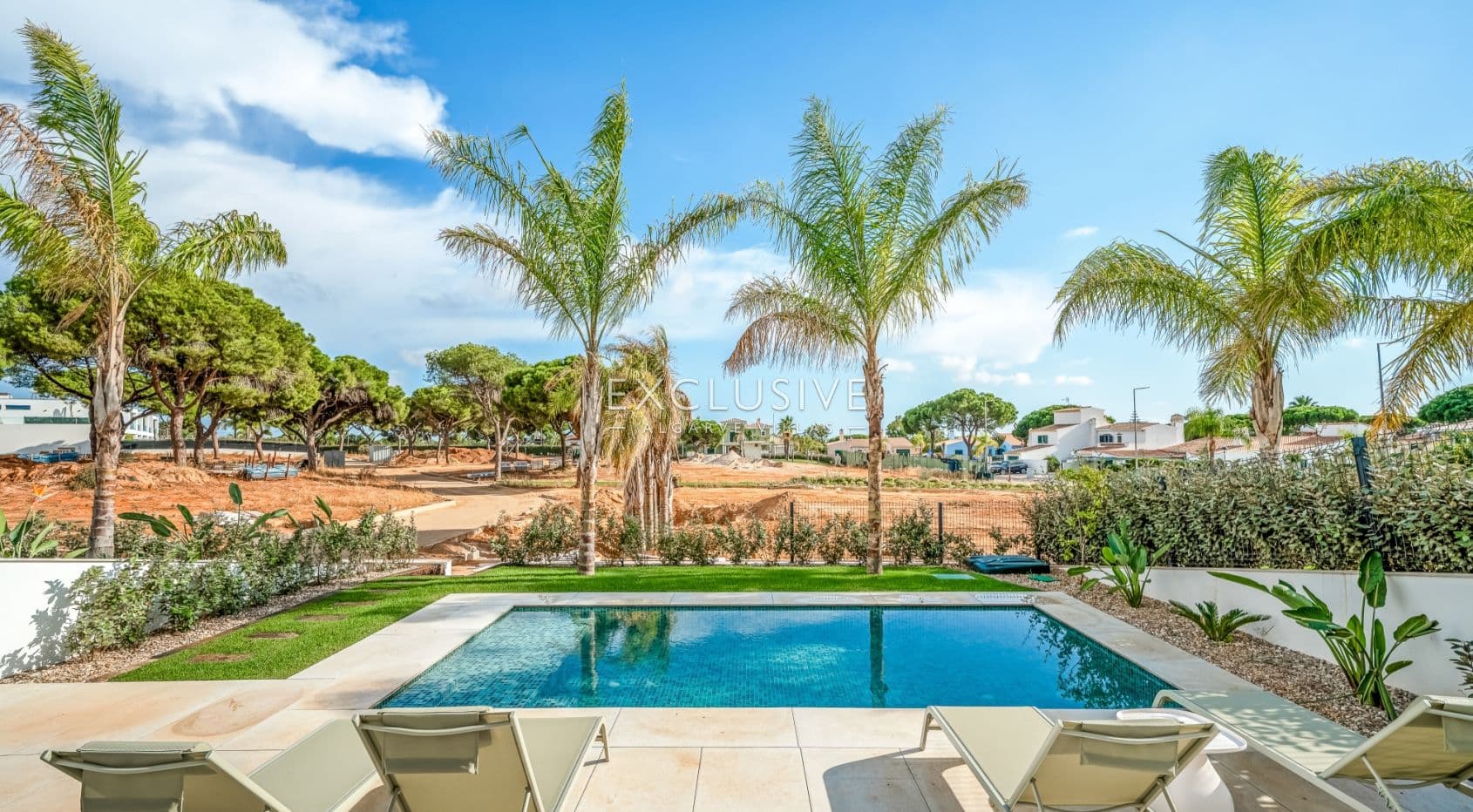 Moradia novinha em folha, perto campo de golfe e praia, nas proximidades de Vilamoura e Vila Sol-1