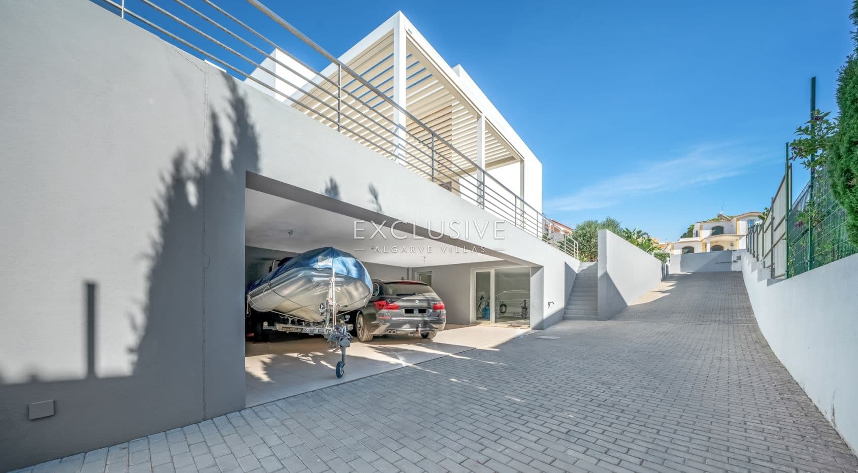 Compre uma moradia geminada com 4 quartos e vista para o rio em Ferragudo, no Algarve