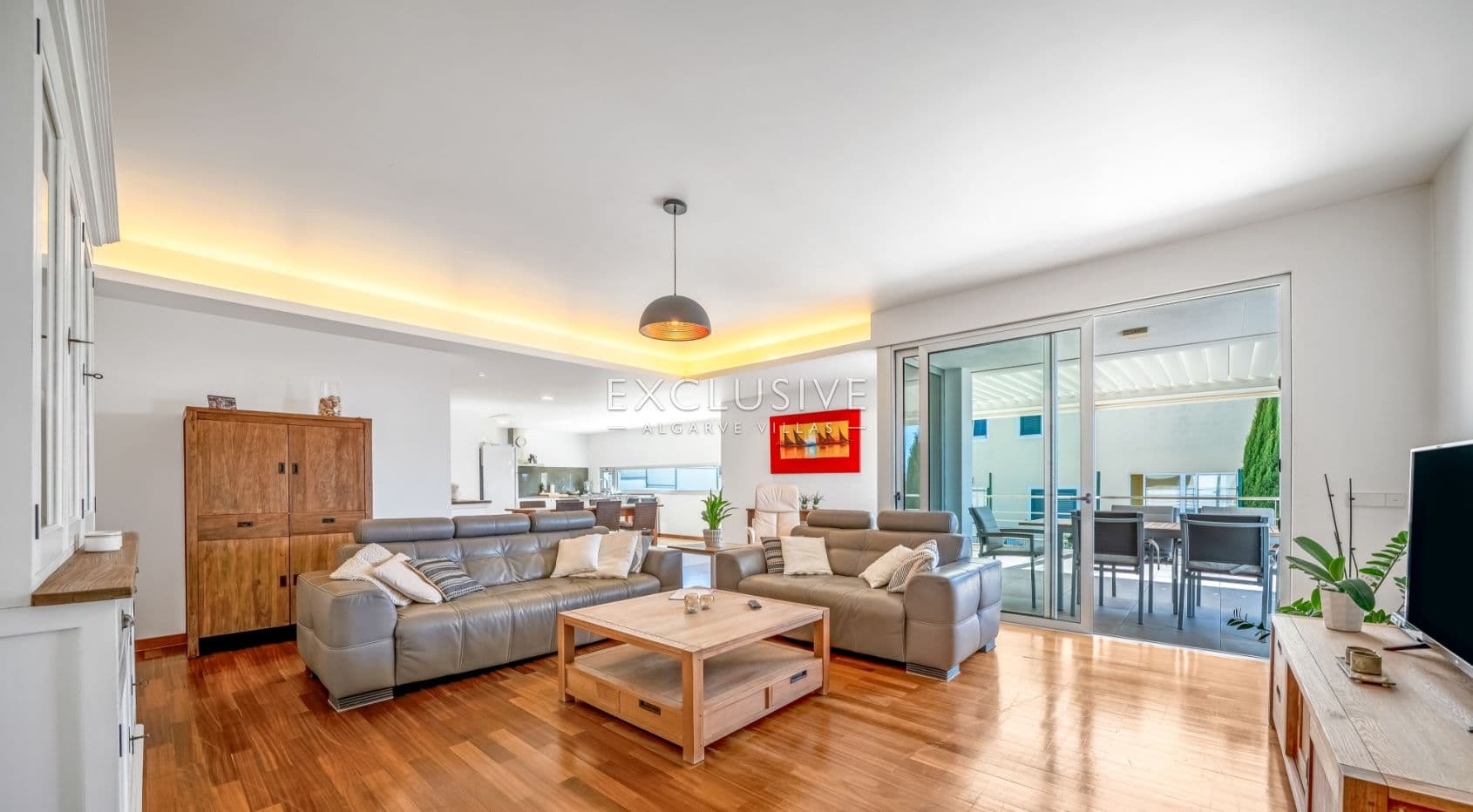 Compre uma moradia geminada com 4 quartos e vista para o rio em Ferragudo, no Algarve