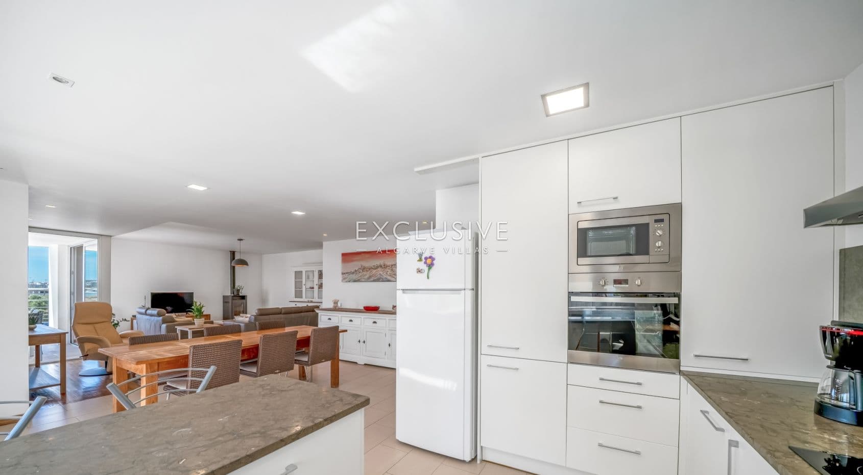 Compre uma moradia geminada com 4 quartos e vista para o rio em Ferragudo, no Algarve