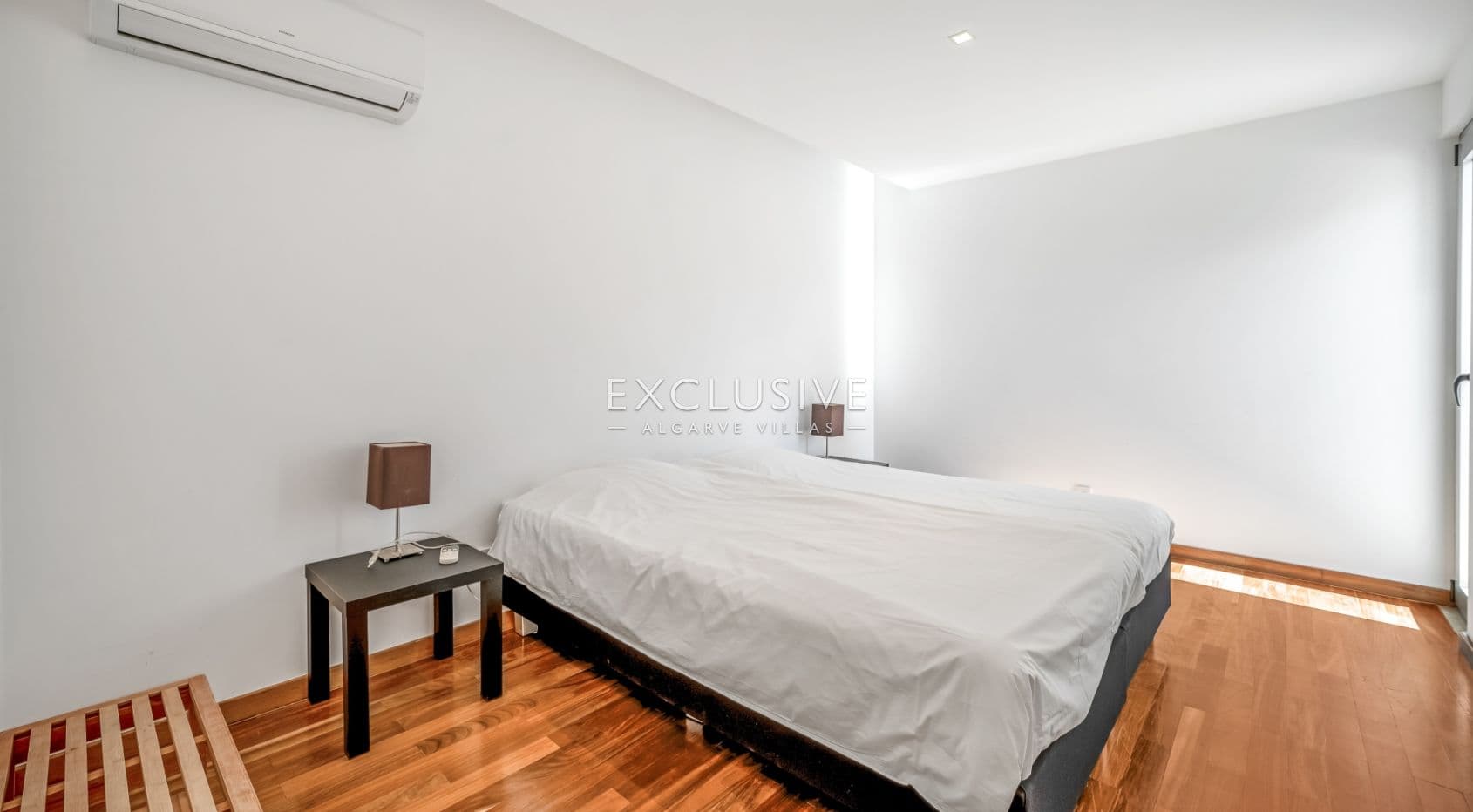 Compre uma moradia geminada com 4 quartos e vista para o rio em Ferragudo, no Algarve