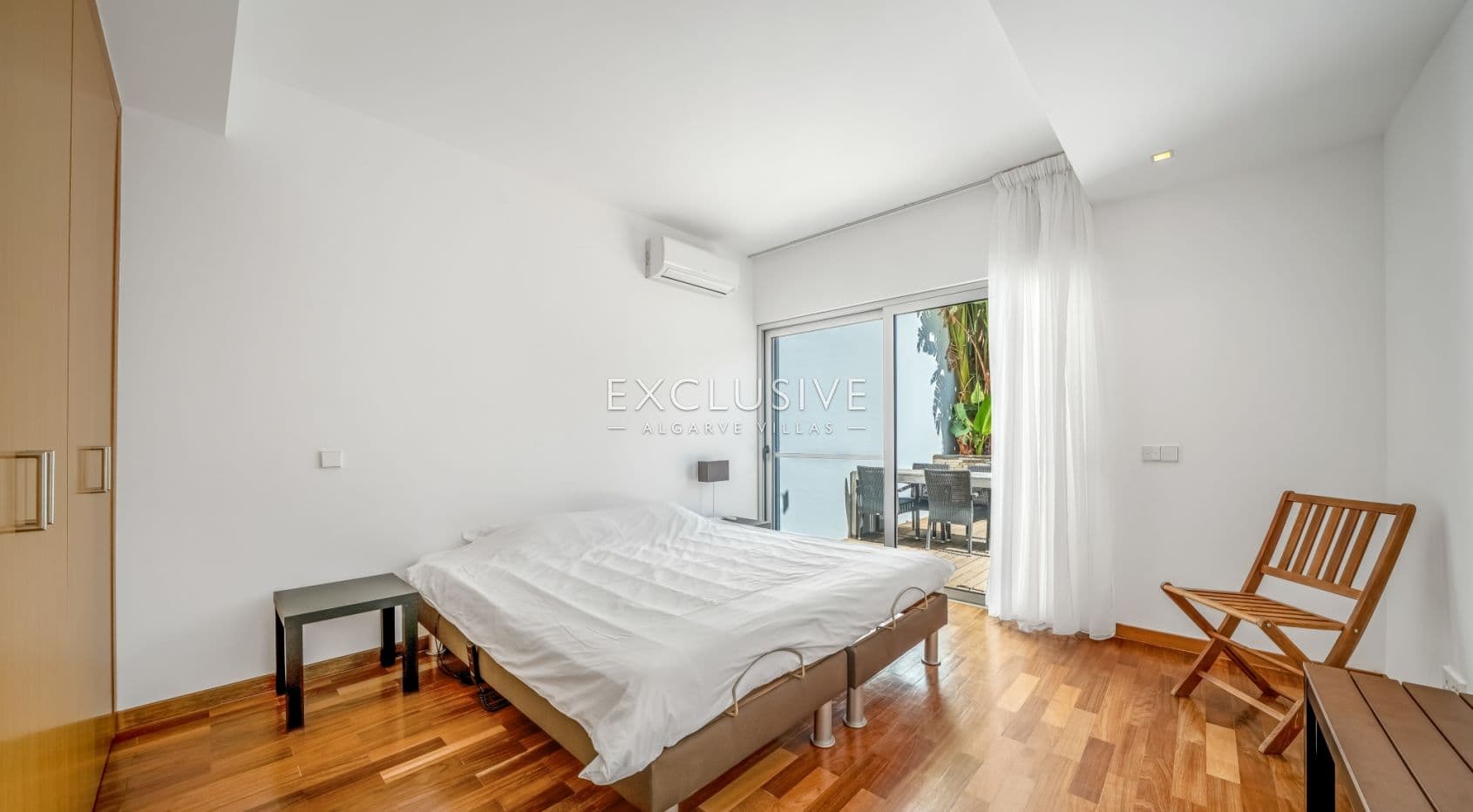 Compre uma moradia geminada com 4 quartos e vista para o rio em Ferragudo, no Algarve