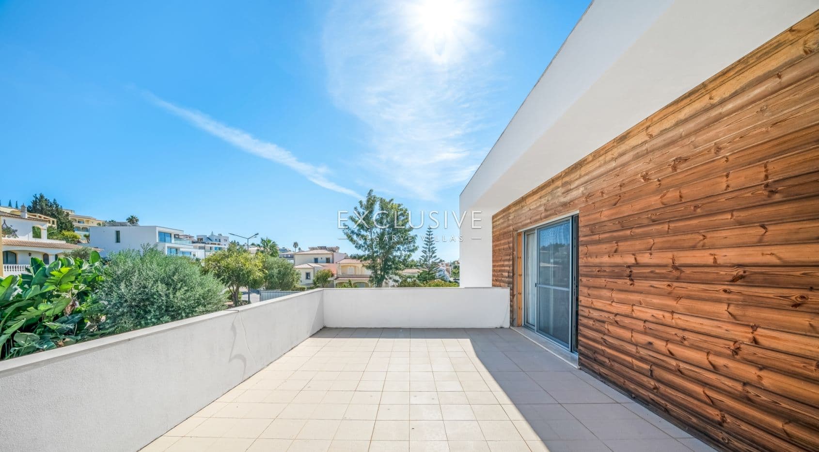 Compre uma moradia geminada com 4 quartos e vista para o rio em Ferragudo, no Algarve
