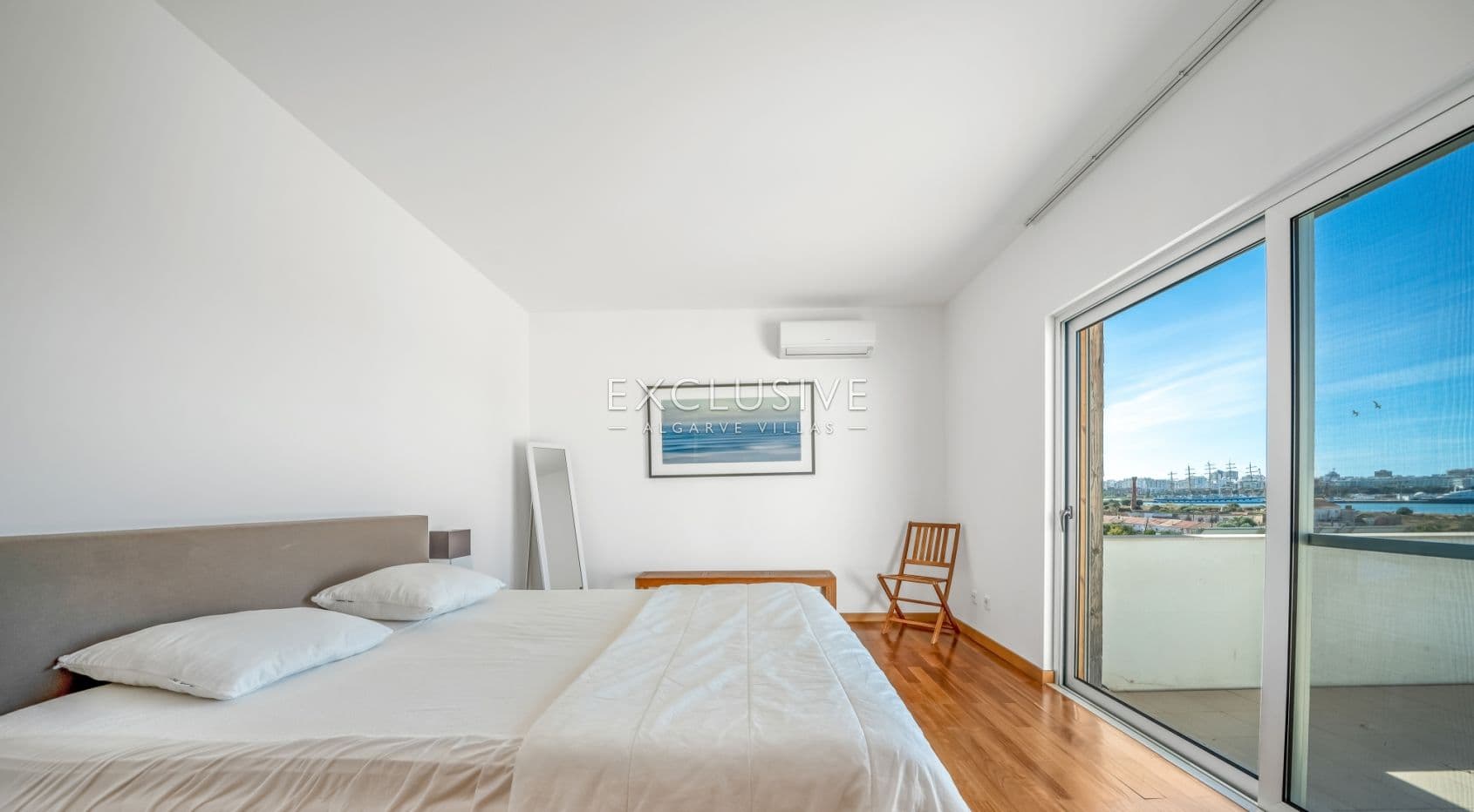 Compre uma moradia geminada com 4 quartos e vista para o rio em Ferragudo, no Algarve