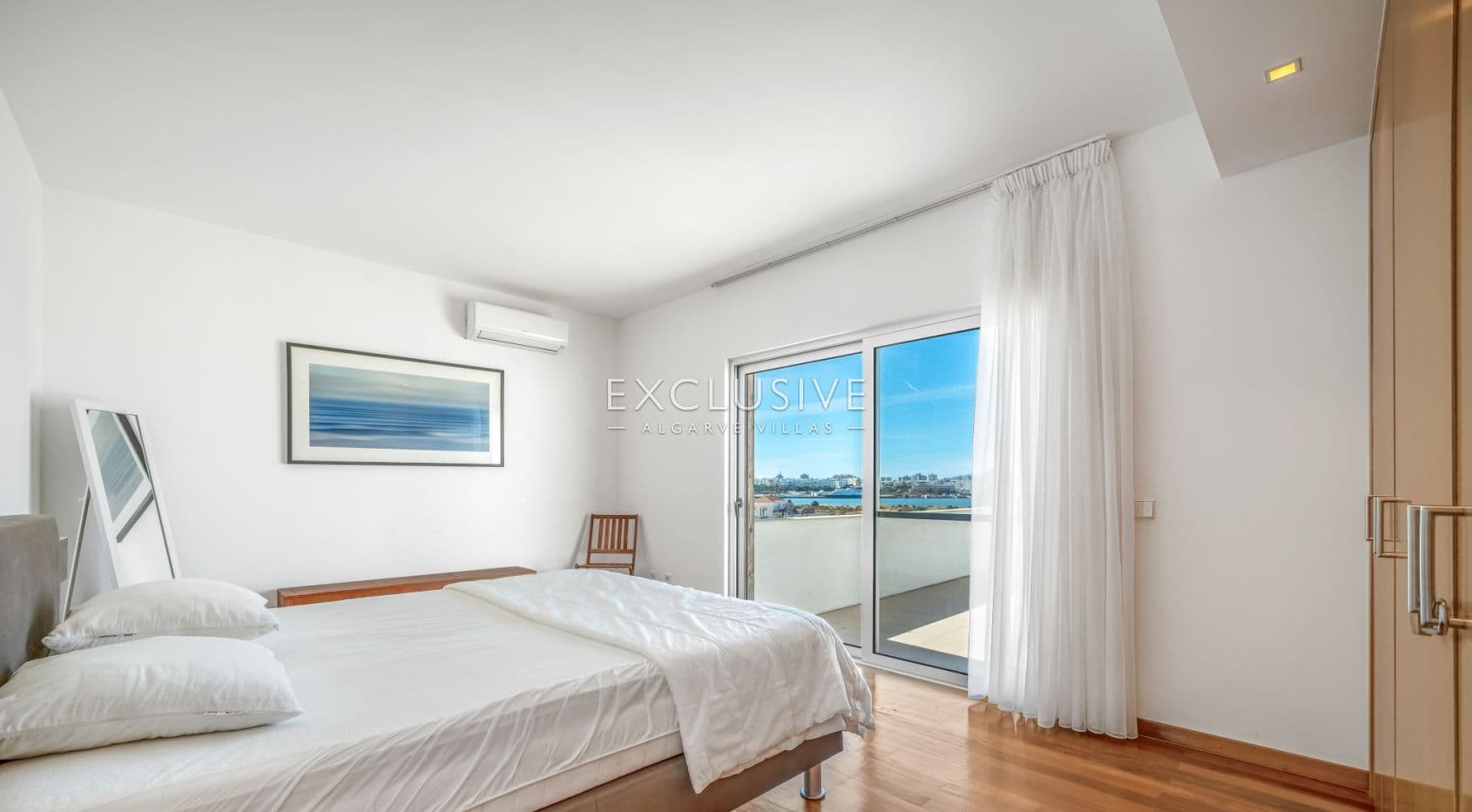 Compre uma moradia geminada com 4 quartos e vista para o rio em Ferragudo, no Algarve