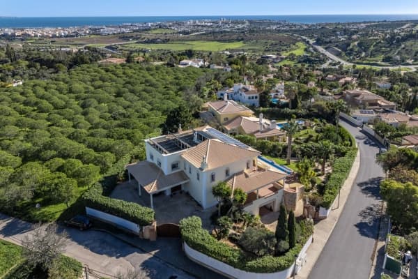 Selling Your Luxury Property in Algarve - Market Timing and Pricing Strategies