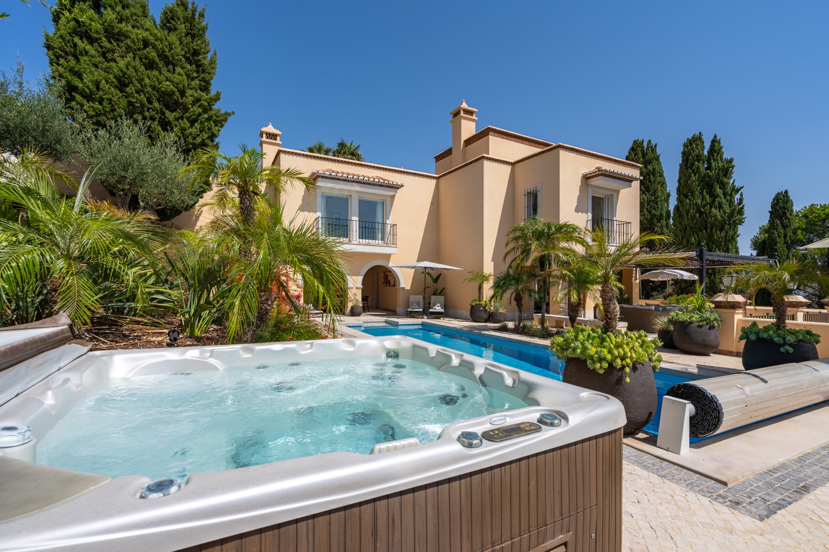 Exterior - Garden and pool