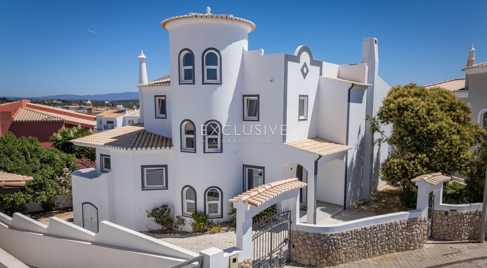 Villa in Lagos - view 1